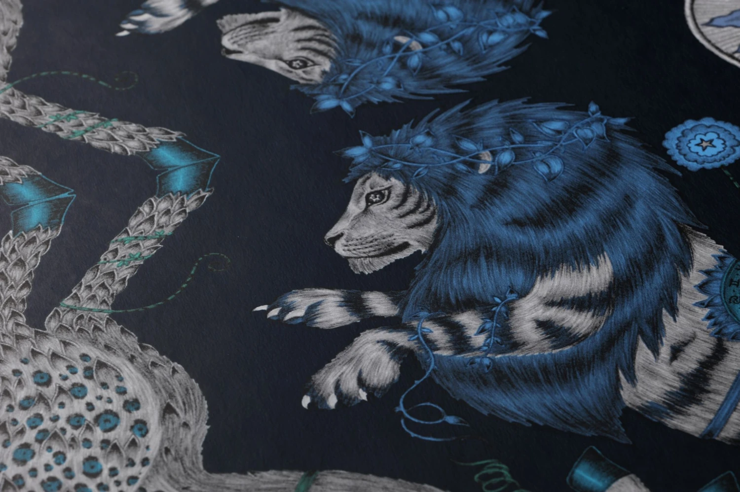 Tapete Caspian Stahlblau – Bild 2